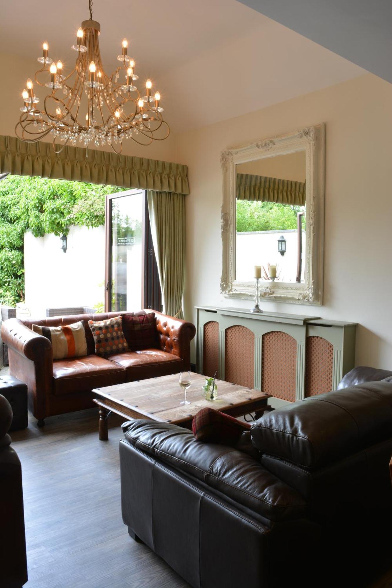 Inn Greyhound *